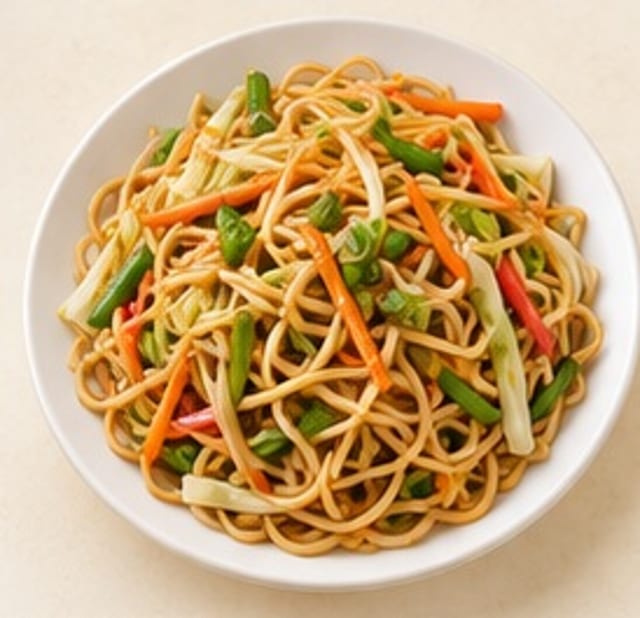 Veg Hakka Noodles.